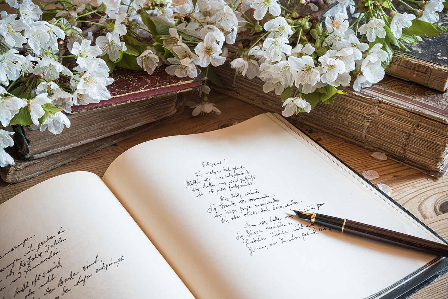 Kondolenzspruch in Handschrift in einem Kondolenzbuch